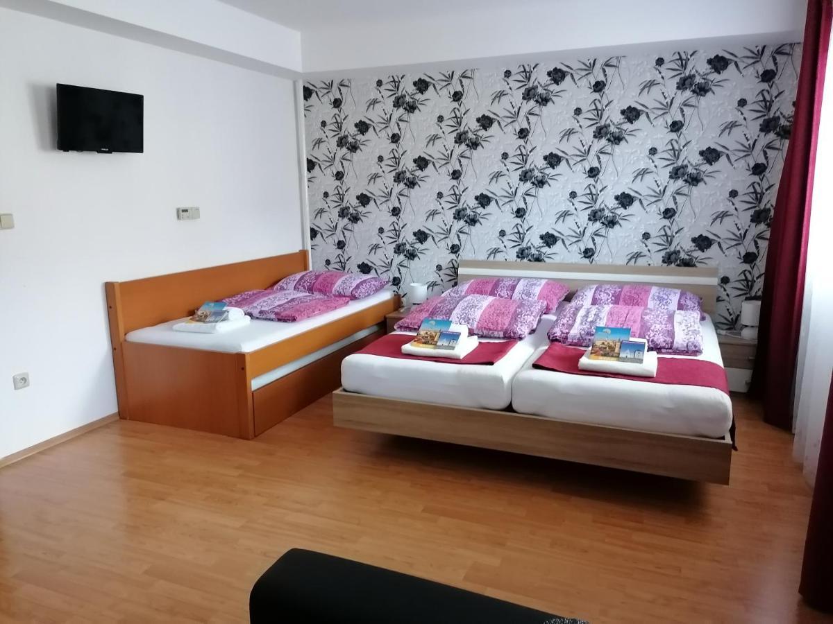 Ubytovani Na Spaciru Микулов Экстерьер фото